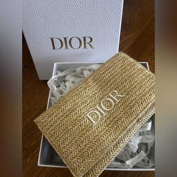 DIOR RAFFIA CLUTCH SUMMER BEACH STRAW POUCH SOLD OUT! - Picture 1 of 4